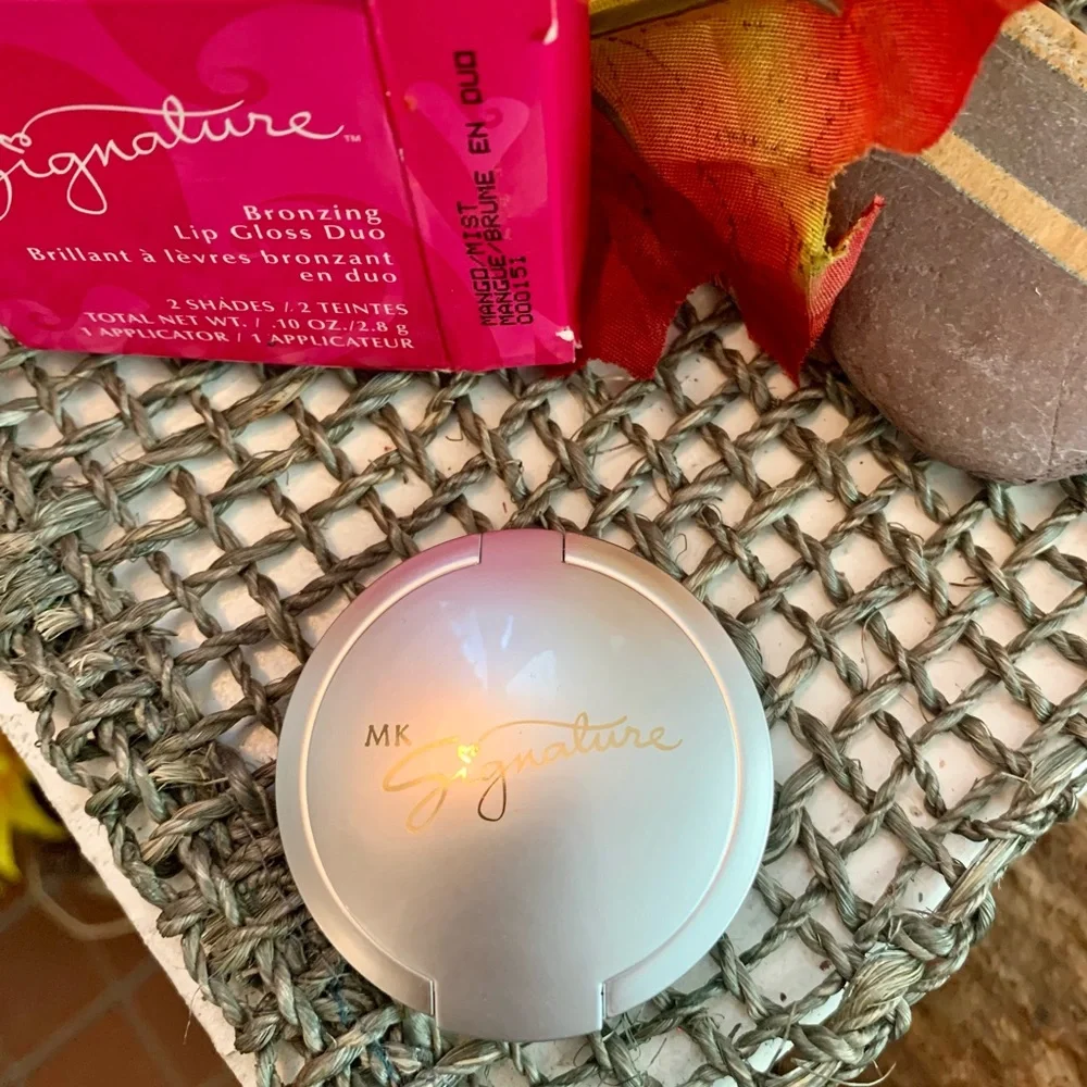 Mary Kay Signature NIP Bronzing Lip Gloss Duo in Mango and Mist - Picture 5 of 7